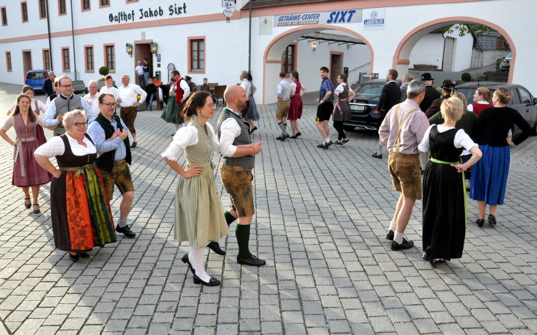Die Vortänzer des Trachtengaus Niederbayern probten in Rohr