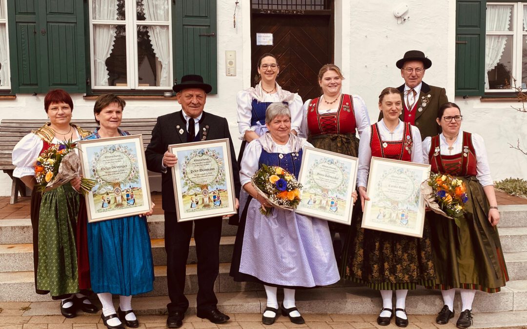 Alte Kartenspiele und Bacha mit Hefeteig