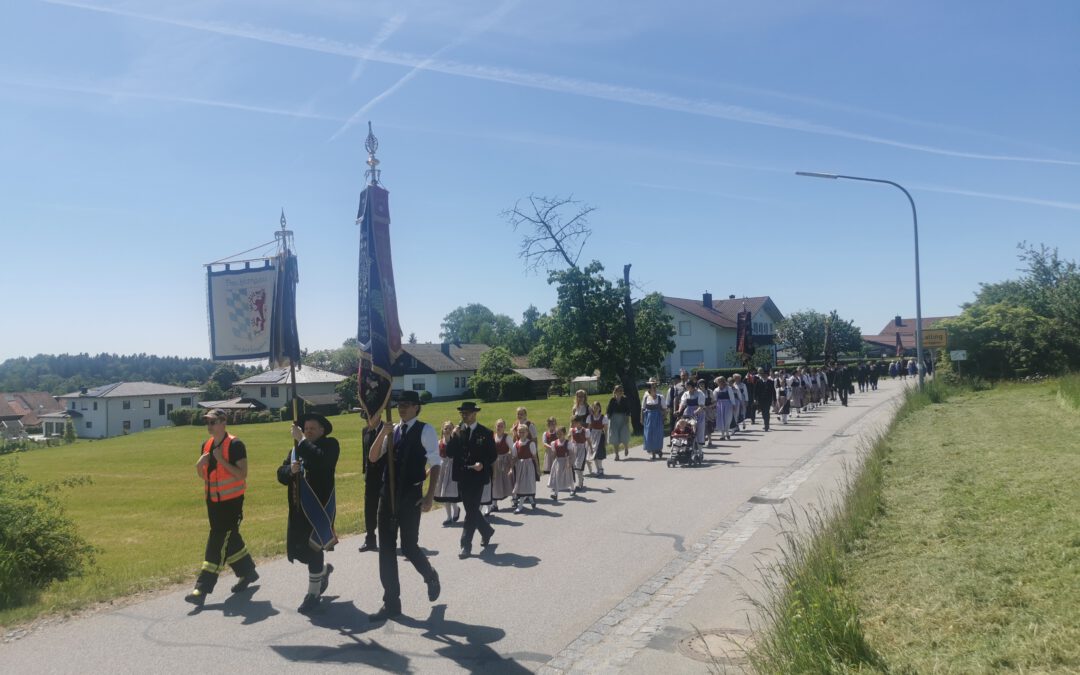 Trachtenwallfahrt des Gaues Niederbayern in Lalling